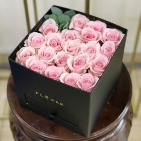 HỘP HOA HỒNG TRÁI TIM CHÚC MỪNG - ĐÔI TA - HT-0173